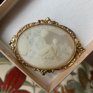 1928 Jewelry Co. vintage, gold-tone, mother and child cameo brooch pin